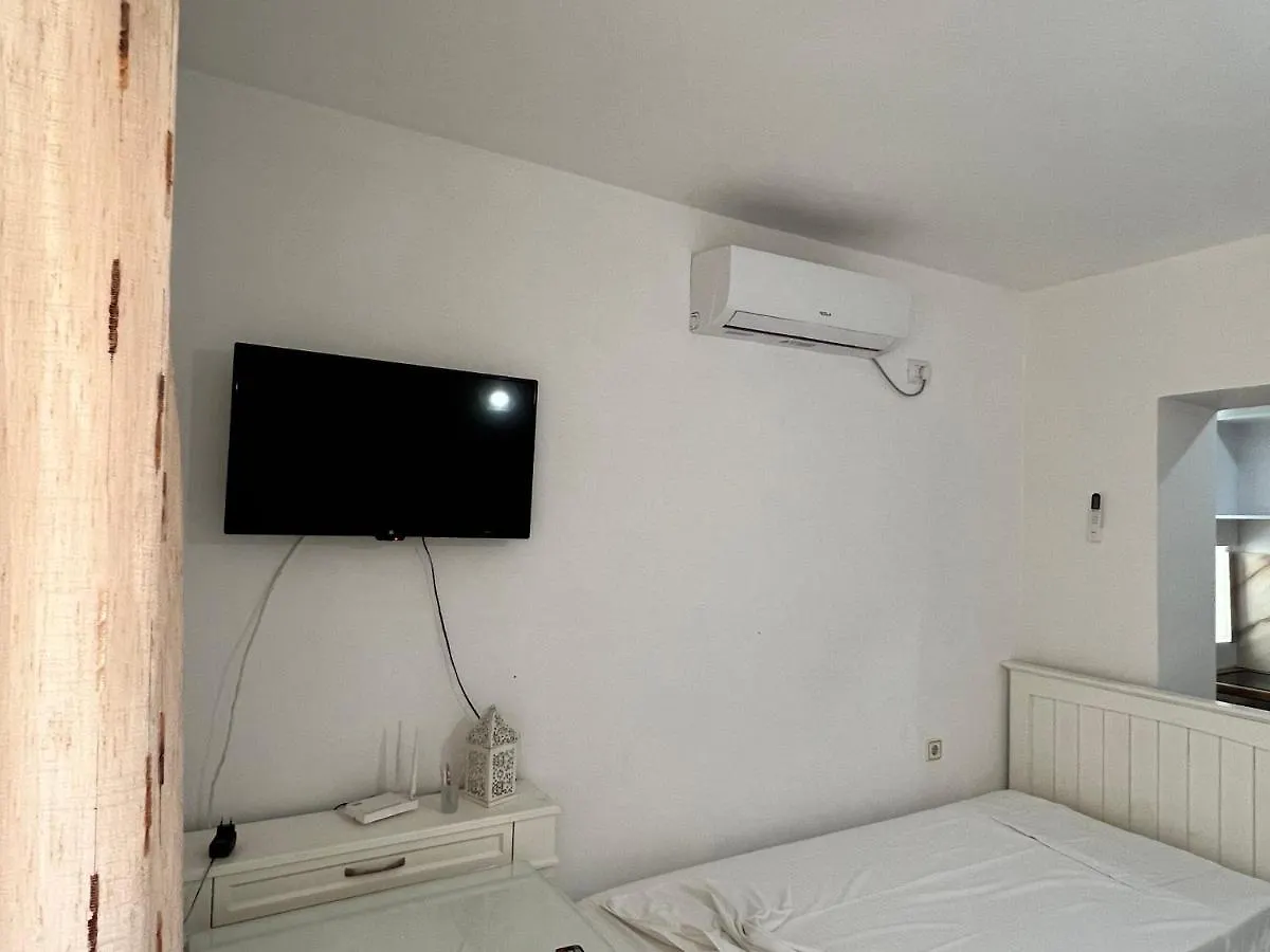 88 Apartment Himare